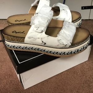 Beautiful brand new flatform sandals, sz 8!